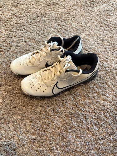 White 5Y (Big Kids / Youth) Youth Nike Low Top Molded Cleats (Used)