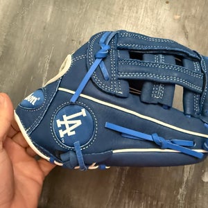 Wilson A450 RH Baseball Glove 11" (New) LA DODGERS  Edition