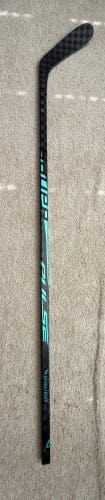 Senior Bauer Pulse Right Handed Hockey Stick P28 77 Flex (New)