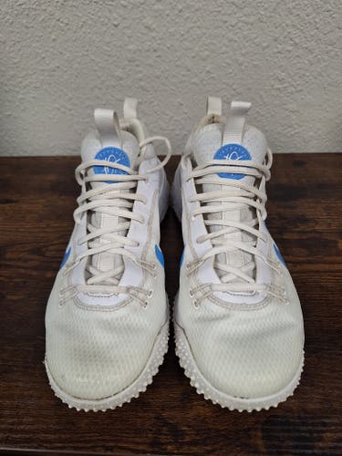 White Men's Size M 10.0 (W 11.0) Adult Nike Low Top Turf Cleats (Used)