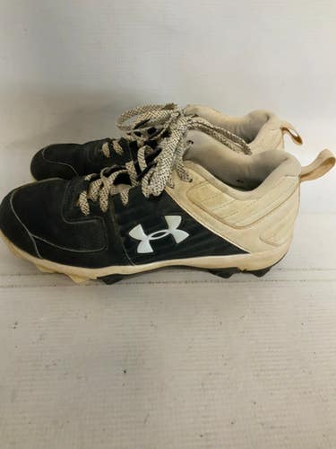 Used Under Armour LEADOFF BB/SB Cleats Black Junior 04.5 11823-S000039141
