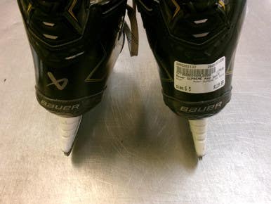Used Bauer SUPREME M40 SKATE Senior Hockey Skate Senior 5 11339-S000202132