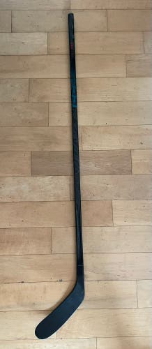 Intermediate CCM Vizion Right Handed Hockey Stick P28+1/4 55 Flex (Used)