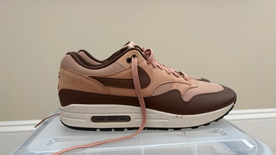 Men's Size M 11.5 (W 12.5) Adult Nike Air Max 1 Shoes (Used)