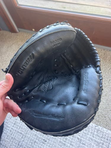 Mizuno Supreme RH Catcher's Baseball Glove 33.5" (Used)