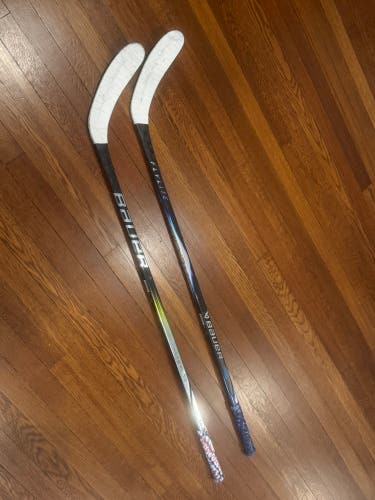 Youth Bauer Vapor Hyperlite 2 Right Handed Hockey Stick P28 Less Than 30 Flex (Used)
