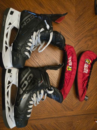 Black CCM JetSpeed FT690 Hockey Skates Regular Width Size 5 (Used)