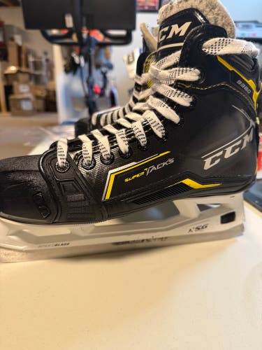2020 CCM Super Tacks 9380 Hockey Goalie Skates Regular Width 7.5 (Used)