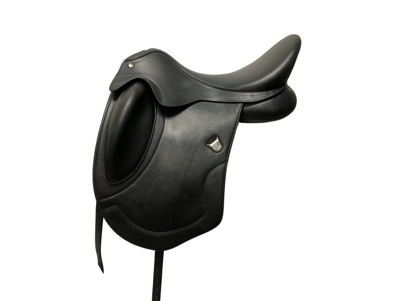Bates Artiste Dressage Saddle 17.5
