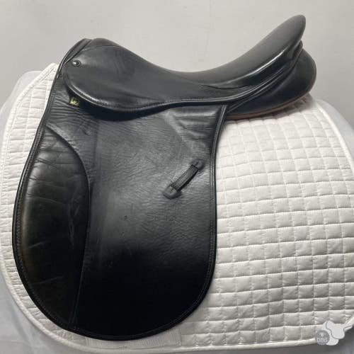 Stubben Romanus Dressage Saddle  18" W