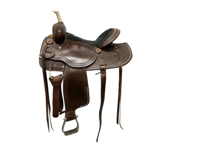 Showman Saddlery Saddle 15.5