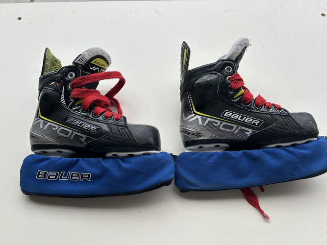 Black Bauer Vapor 3X Hockey Skates Regular Width 12 (Used)