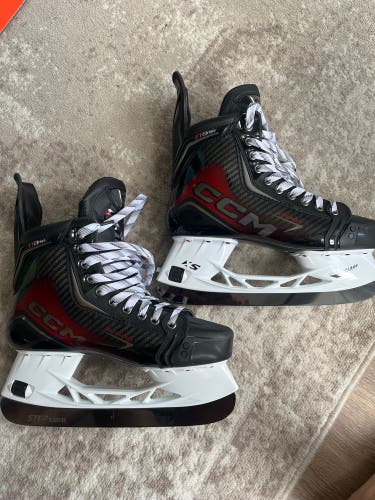 Black 2025 CCM JetSpeed FT8 Pro Hockey Skates Regular Width Pro Stock 8 (New)