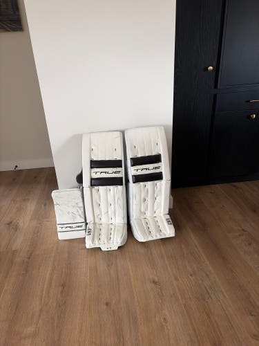 33" 2025 True L87 Goalie Leg Pads (Used)