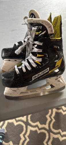 Bauer Supreme M4 Hockey Skates Regular Width Size 1.5 (Used)