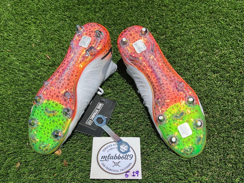Nike Phantom Luna II Elite SG-Pro Cleats (HF4841-900) - Olympic