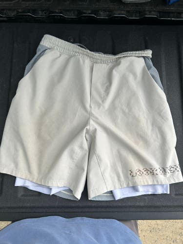 White Medium/Large Men's Lululemon Shorts (Used)