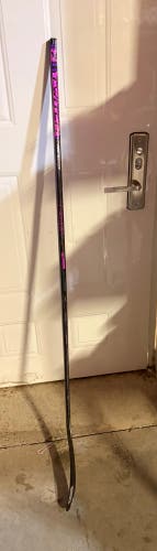 Junior Bauer Twitch Left Hand Hockey Stick P28 50 Flex (New)