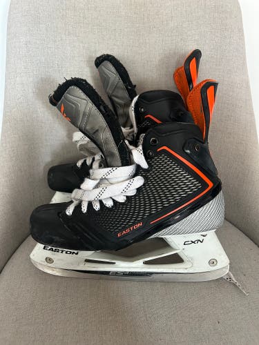2012 Easton Mako Hockey Skates Regular Width 8.5 (Used)