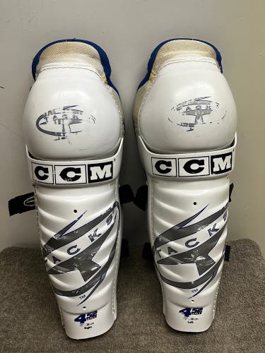 CCM Tacks 452 Hockey Shin Guards 15” Sports Equipment Sporting Goods White
