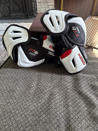 Senior Medium CCM JetSpeed FT6 Pro Elbow Pads (Used)