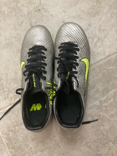 Silver Kids 6Y (Big Kids / Youth) Nike Mercurial superfly 9 Molded Cleats Cleats (Used)