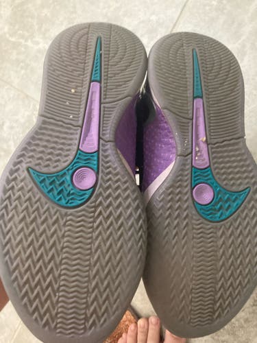 Kid's 5.5Y (Big Kids / Youth) Nike Sabrina 1 Shoes (Used)
