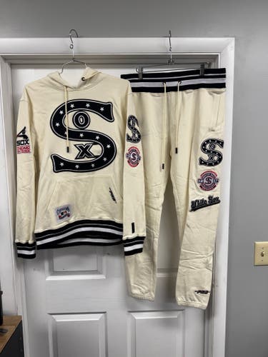 Adult Unisex Large Sweatshirt & Sweatpant(New)