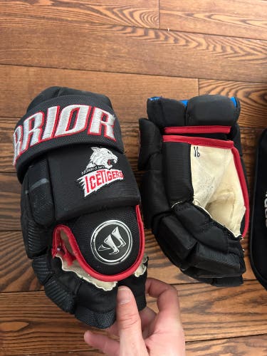 Warrior Covert Pro Gloves 14" pro stock Used
