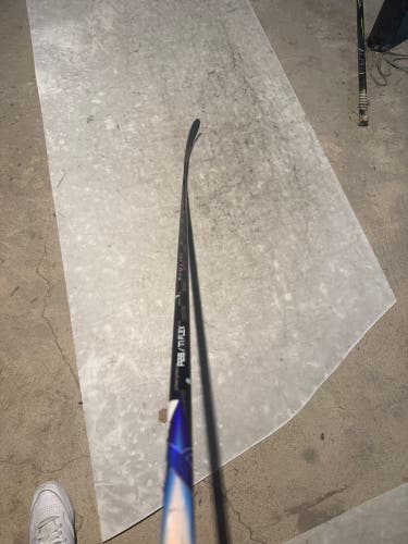 Senior Bauer Vapor Flylite Left Hand Hockey Stick P28 77 Flex (Used)