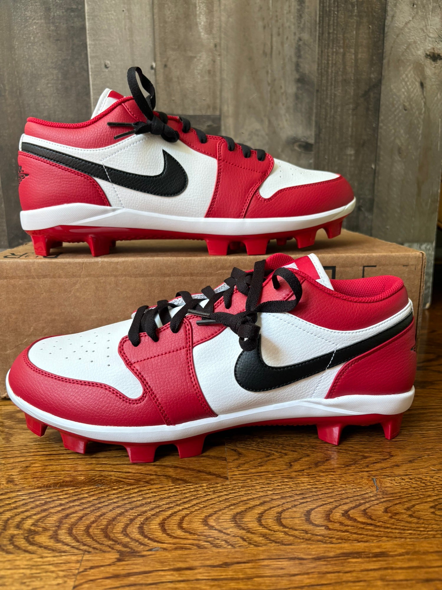 Nike Air Jordan 1 Retro MCS Low Chicago Baseball Cleats  display picture 3