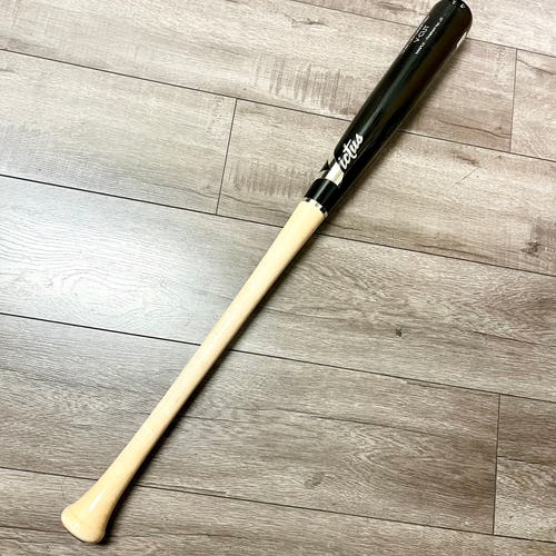 BRAND NEW-DISPLAY | VICTUS V-CUT Maple Wood 33" Baseball Bat | Shelf Wear | FAST SHIP