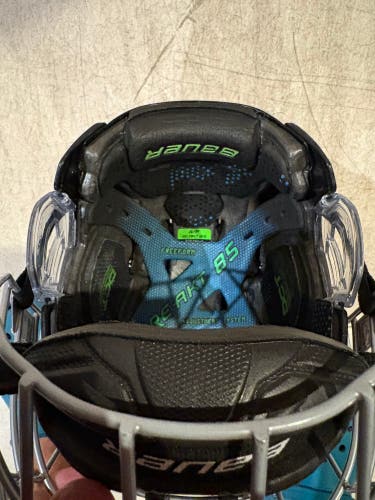 Small Bauer Re-Akt 85 Helmet (Used)