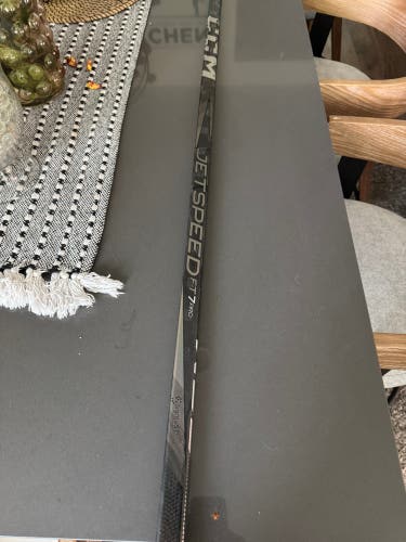 CCM JetSpeed FT7 Pro 80 flex Right handed Stick P90TM. Barley used stick. Still great condition.