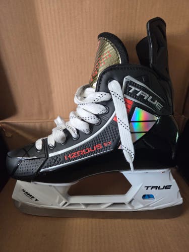 Black True HZRDUS 5x Hockey Skates Regular Width 7 (New)