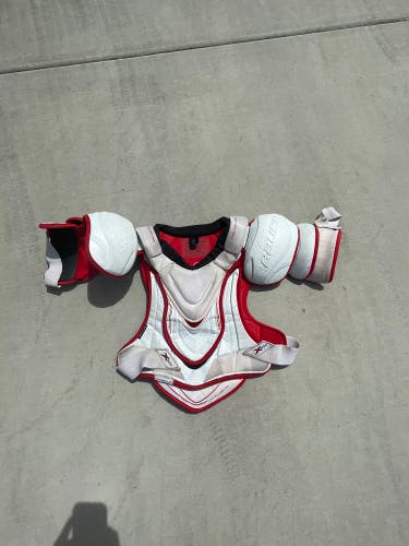Medium Senior Bauer Vapor X900 Shoulder Pads (Used)