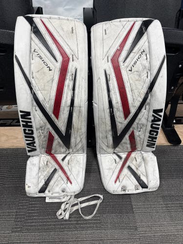 32" Vaughn Vision 9400 Goalie Leg Pads (Used)