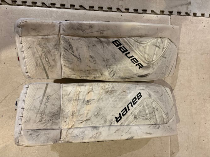 Medium 2017 Bauer Vapor X900 (2017 Model) Goalie Leg Pads (Used)