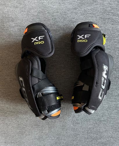 Senior Small CCM Tacks Elbow Pads (Used)