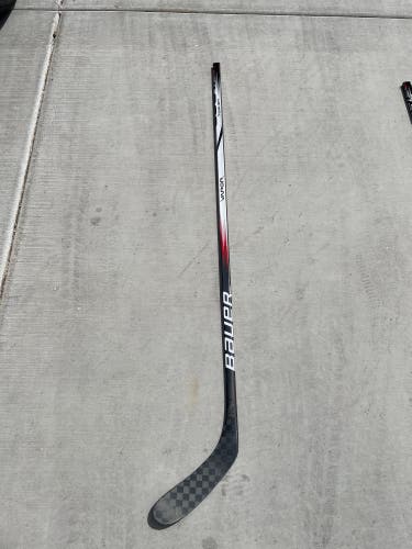 NCAA issued Bauer Vapor RH Hockey Stick P28 95