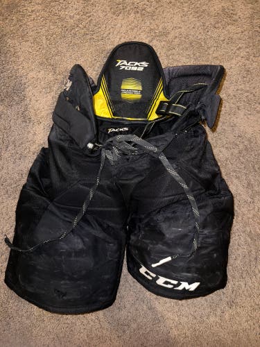 Men's Senior Medium CCM Tacks 7092 Hockey Pants (Used)