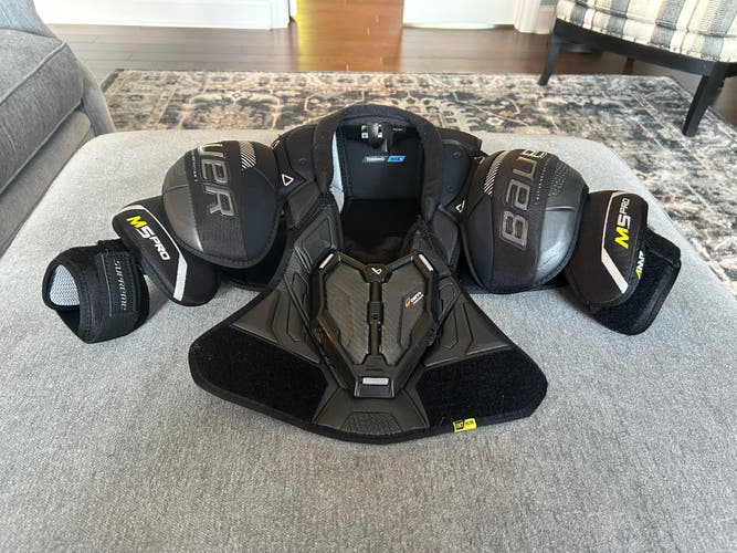 Men's Medium Intermediate Bauer Supreme M5 Pro Shoulder Pads (Used)