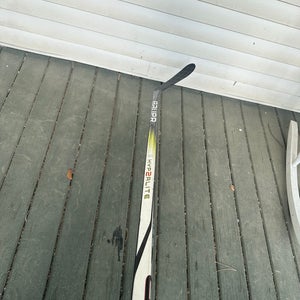 Intermediate Bauer Vapor Hyperlite 2 Right Handed Hockey Stick P28 55 Flex (Used)