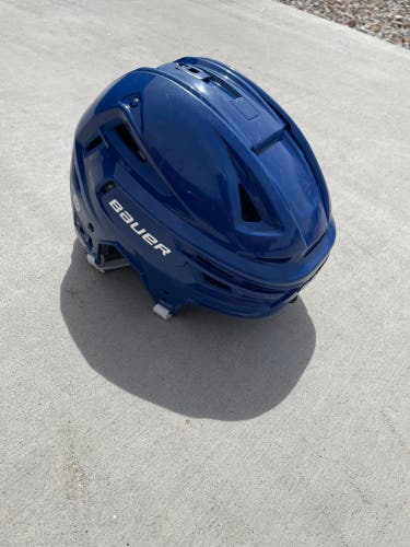NCAA Medium Bauer Re-Akt 150 Helmet
