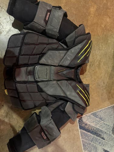 Large 2023 Bauer Hyperlite Goalie Chest Protector (Used)