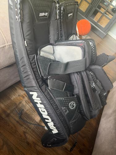 28" Vaughn Velocity V10 Pro Goalie Leg Pads (Used)