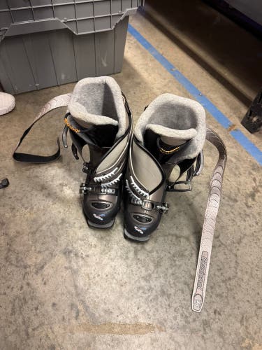 Mondo 24 & 24.5 Rossignol Ski Boots (Used)