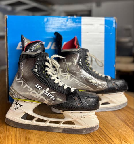Bauer Vapor Hyperlite Hockey Skates - Senior 9 / Regular Width (Good Condition)