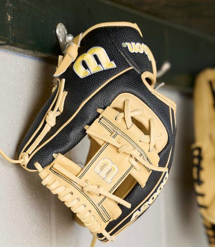 2025 Wilson A2000 RH Infield Baseball Glove 11.5" (Used)