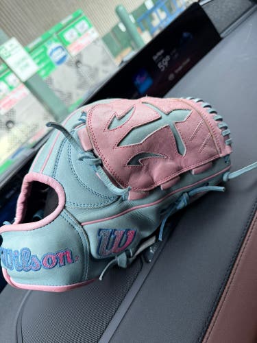 Wilson A2000 RH Pitcher's Baseball Glove 12" (Used)